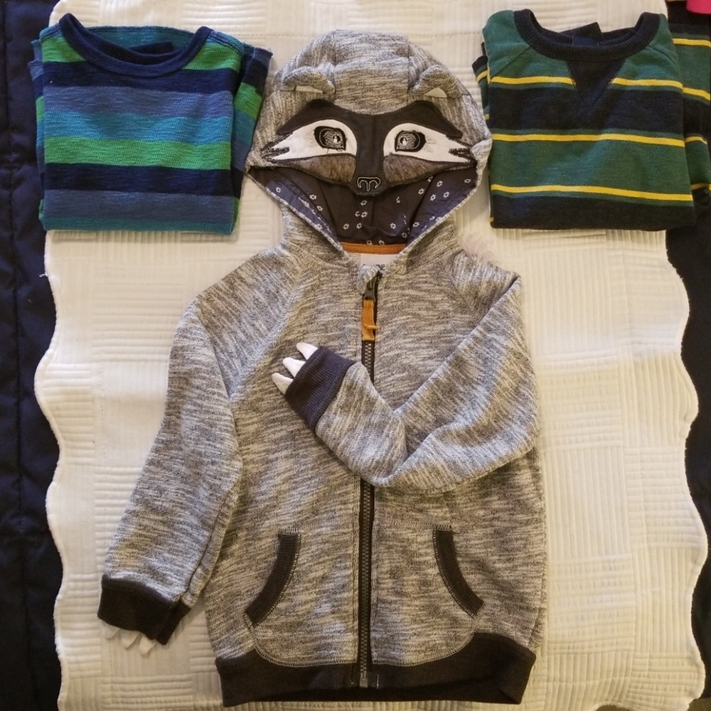 Oshgosh hoodie. 5T boys.